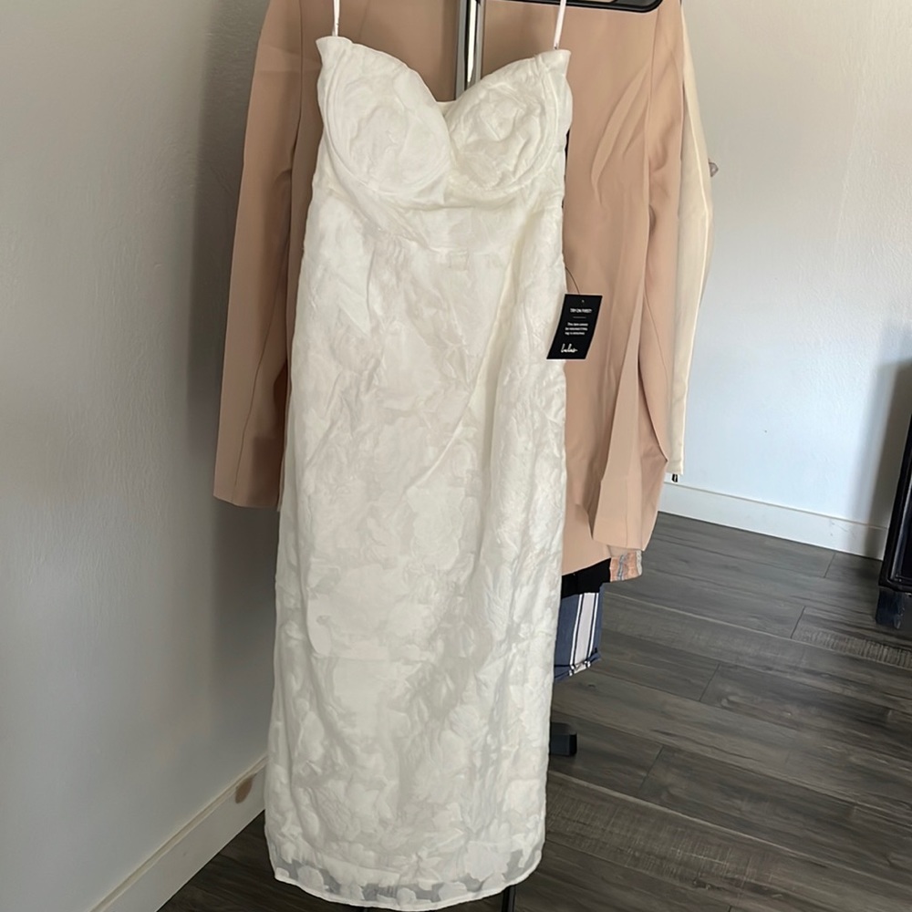 Lulu’s From This Day White Floral Jacquard Strapless Midi Dress